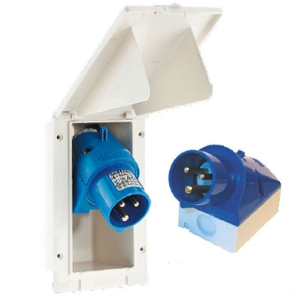 Beépített csatlakozódugó fedéllel - 230V, 3x16 A