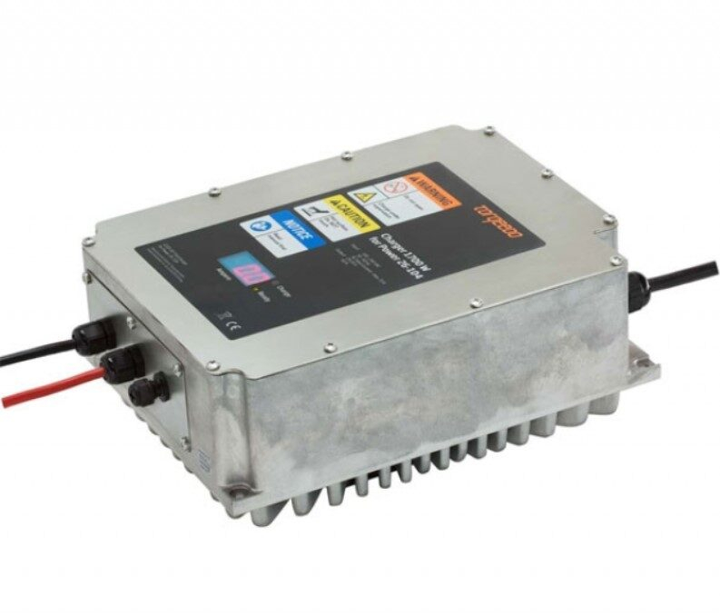 1700 W-os gyorstöltő Torqeedo Power 24-3500-hoz