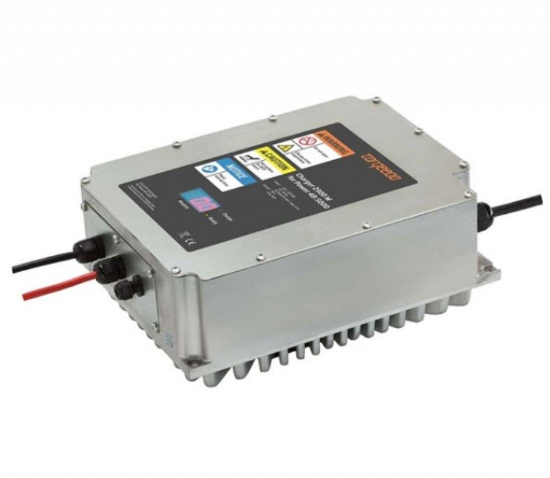 1700 W-os gyorstöltő Torqeedo Power 48-5000-hez