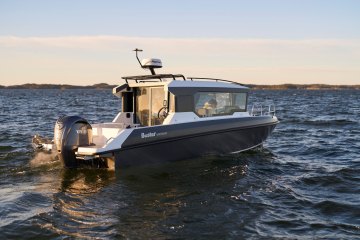 BUSTER MAGNUM CABIN 2024 alumínium motorcsónak 7,58 m + YAMAHA F225 XCB