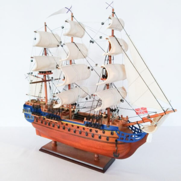A ST. PAVEL vitorláshajó modellje - 48 cm