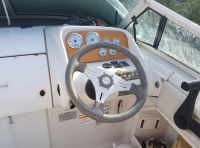 CHRIS CRAFT 232 CROWN kabinos motoros jacht konyhával és fürdőszobával
