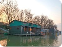 HOUSEBOAT ELADÓ – egyedi vízi lakhatás közvetlenül a Vágon, Komáromban