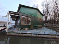 HOUSEBOAT ELADÓ – egyedi vízi lakhatás közvetlenül a Vágon, Komáromban