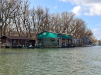 HOUSEBOAT ELADÓ – egyedi vízi lakhatás közvetlenül a Vágon, Komáromban