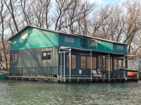 HOUSEBOAT ELADÓ – egyedi vízi lakhatás közvetlenül a Vágon, Komáromban