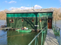 HOUSEBOAT ELADÓ – egyedi vízi lakhatás közvetlenül a Vágon, Komáromban