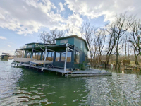 HOUSEBOAT ELADÓ – egyedi vízi lakhatás közvetlenül a Vágon, Komáromban