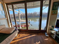HOUSEBOAT ELADÓ – egyedi vízi lakhatás közvetlenül a Vágon, Komáromban