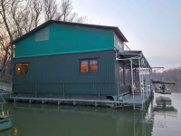 HOUSEBOAT ELADÓ – egyedi vízi lakhatás közvetlenül a Vágon, Komáromban