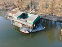 HOUSEBOAT ELADÓ – egyedi vízi lakhatás közvetlenül a Vágon, Komáromban