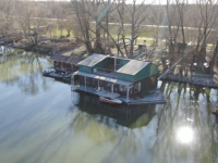 HOUSEBOAT ELADÓ – egyedi vízi lakhatás közvetlenül a Vágon, Komáromban