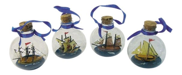 Függő gömbök hajóval – Ø 6 cm, 4 db-os készlet