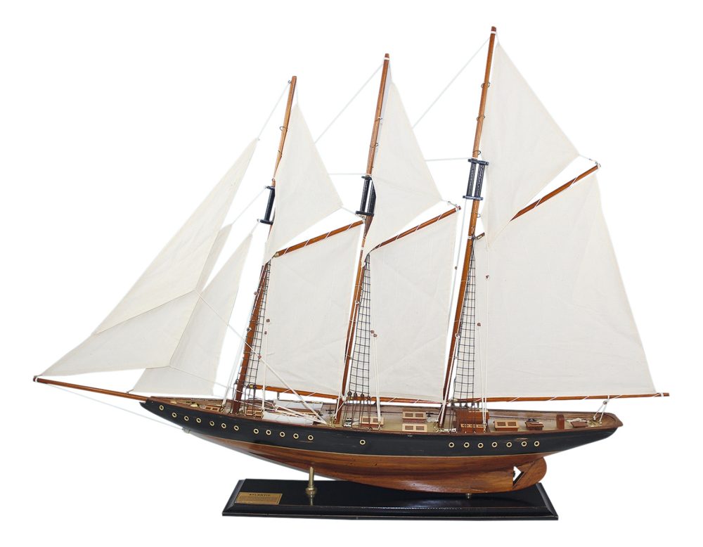 Atlantic vitorlás modell, sárgaréz névtáblával, patinásított test – 120 × 86 cm