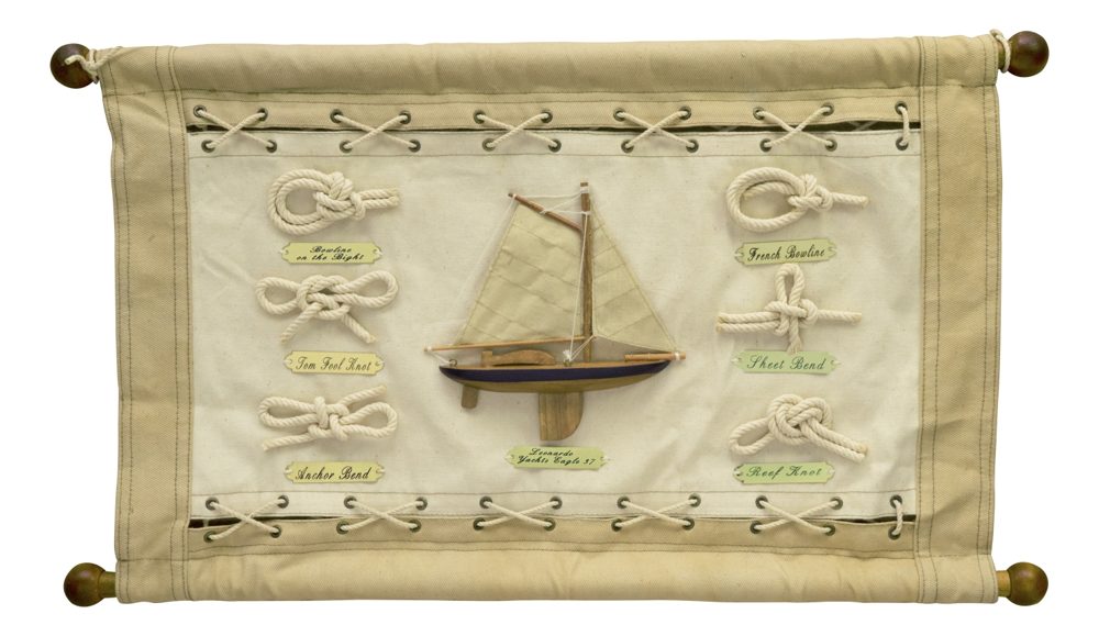 Fali tengerészcsomó-tabló vitorlavászonból és fából – 54 × 31 cm