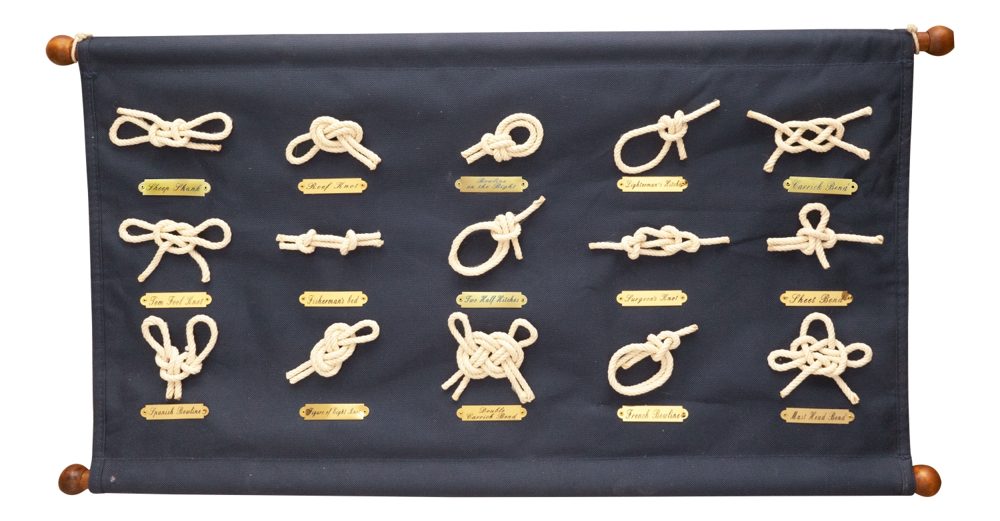 Fali tengerészcsomó-tabló vitorlavászonból és fából – 68 × 37 cm