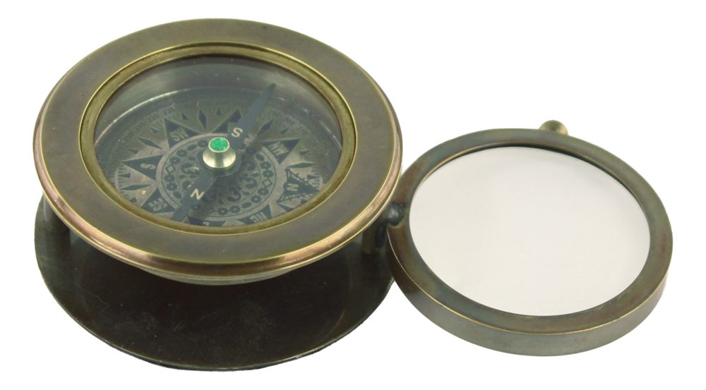 Iránytű kihajtható nagyítóval, antikolt sárgaréz – Ø 6,7 cm