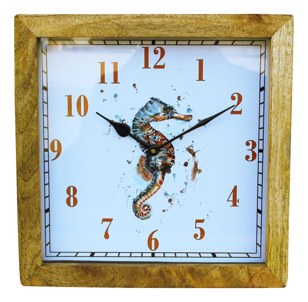 Falióra csikóhal motívummal mangófából – 30,5 × 30,5 × 6,5 cm
