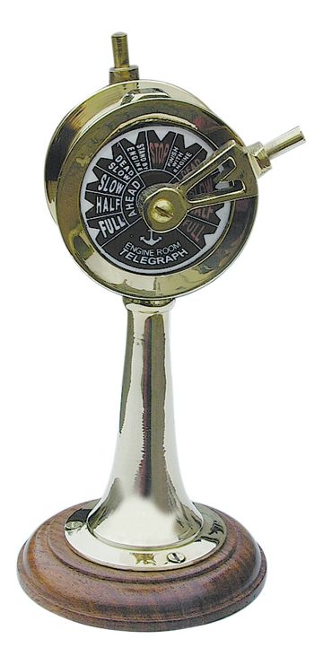Hajó géptávíró sárgarézből, fa talapzaton – 16,5 cm magas