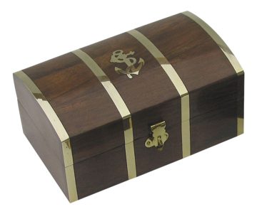 Kincsesláda fából és sárgarézből – 18 × 11 × 8,5 cm