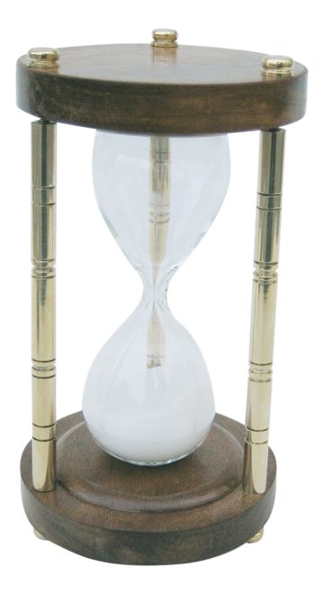 Háromoszlopos homokóra sárgarézből és fából – kb. 5 perc, 15 cm