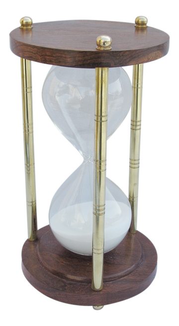 Háromoszlopos homokóra sárgarézből és fából – kb. 60 perc, 22,5 cm