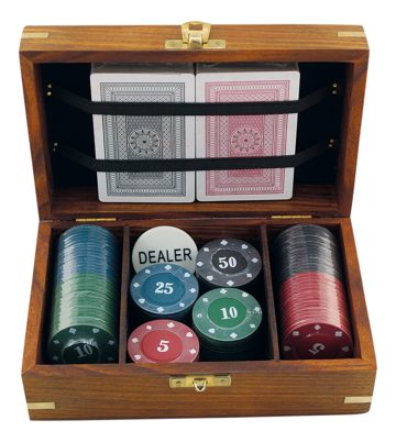 Póker készlet fadobozban – 2 pakli, 100 zseton, 18,5 × 11,5 × 7 cm