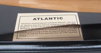 Atlantic vitorlás modell, sárgaréz névtáblával – 71 × 56 cm