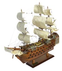 HMS Victory hadihajó-modell fából és fémből – 49 × 16,5 × 44 cm
