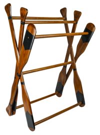 Evezős takarótartó, festett fa – 59 × 37 × 86 cm