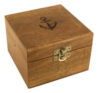 Kardánosan felfüggesztett iránytű fadobozban, antikolt sárgaréz – 11 × 11 × 7,5 cm