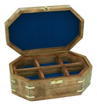 Tárolódoboz mangófából és sárgarézből – 22,5 × 14 × 8,5 cm