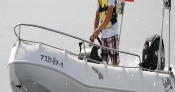 Rozsdamentes orrkorlát, egybefüggő WHALY 370 csónakhoz