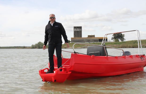 WHALY 500 polietilén műanyag csónak - 4,99 m, 420 kg