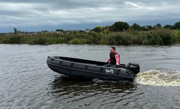 WHALY 380 polietilén műanyag csónak - 3,80 m, 168 kg