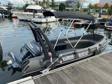 WHALY 400 polietilén műanyag csónak - 3,95 m, 210 kg