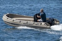 WHALY 435R polietilén műanyag csónak - 4,35 m, 200 kg