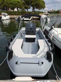 WHALY 620R polietilén műanyag csónak - 6,20 m, 680 kg