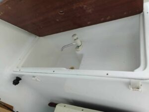 BENETTEAU ANTARES 6.2 kabinos motorcsónak - gyártási év 1999 - Image 8