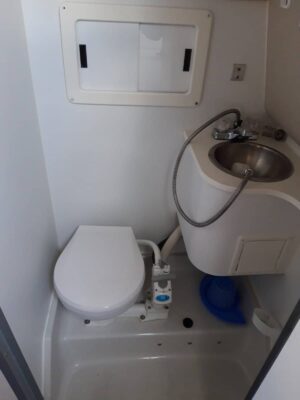 CROWNLINE 26 kajutová motorová yachta s prívesom - Image 4