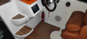 BARRACUDA 585 DC motorcsónak SUZUKI DF 150 motorral - 2022-es évjárat - Image 10