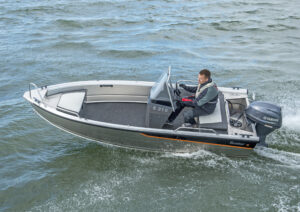 BUSTER SCC 2024 középkonzolos motorcsónak 4,43 m + YAMAHA F30 BETL