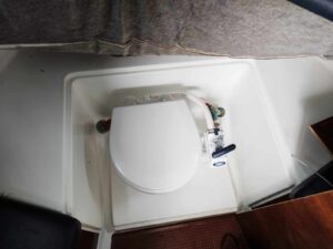 BENETTEAU ANTARES 6.2 kabinos motorcsónak - gyártási év 1999 - Image 9