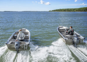 BUSTER SCC 2024 középkonzolos motorcsónak 4,43 m + YAMAHA F30 BETL - Image 5