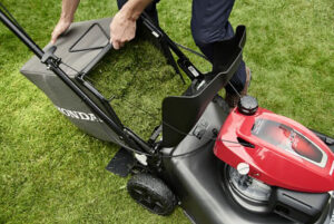 HONDA HRN 536 VK - benzinmotoros fűnyíró 53 cm, automata szivató, változtatható sebesség, Versamow mulcsozás - Image 6