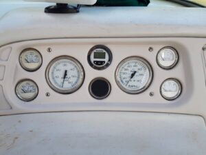 CROWNLINE 26 kajutová motorová yachta s prívesom - Image 10