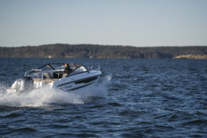 YAMARIN 60 DC 2024 motorcsónak - Image 9