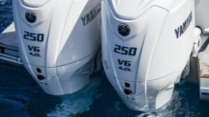 YAMAHA FL250 US2 (SBW) csónakmotor fehér - tengelyhossz 30" / 76,2 cm (fordított propeller forgás) - Image 2