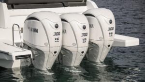 YAMAHA FL300 ES2 (SBW) csónakmotor - tengelyhossz 35" / 88,9 cm (fordított forgásirányú propeller) - Image 2