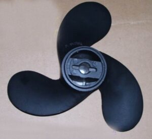 Suzuki alumínium hajócsavar DF2.5S motorhoz 7 3/8 x 5 3/8 - Image 1